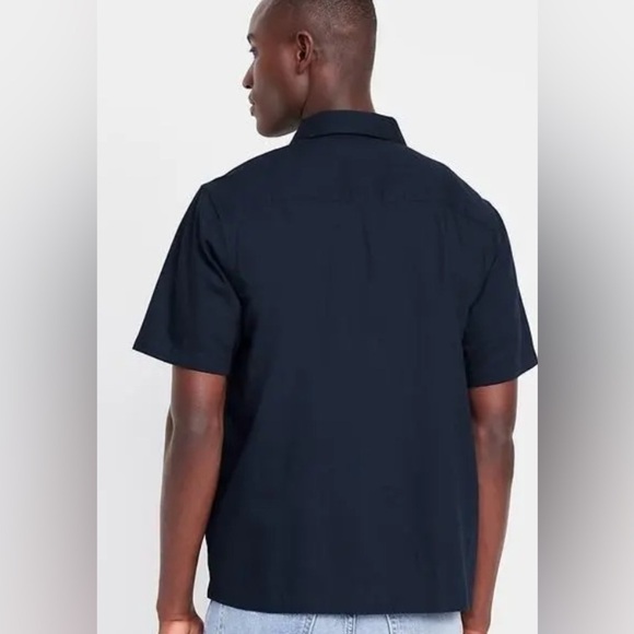 NWT Men’s Old Navy Hawaiian Navy Blue Floral Button Down Short Sleeve Shirt - Picture 3 of 8